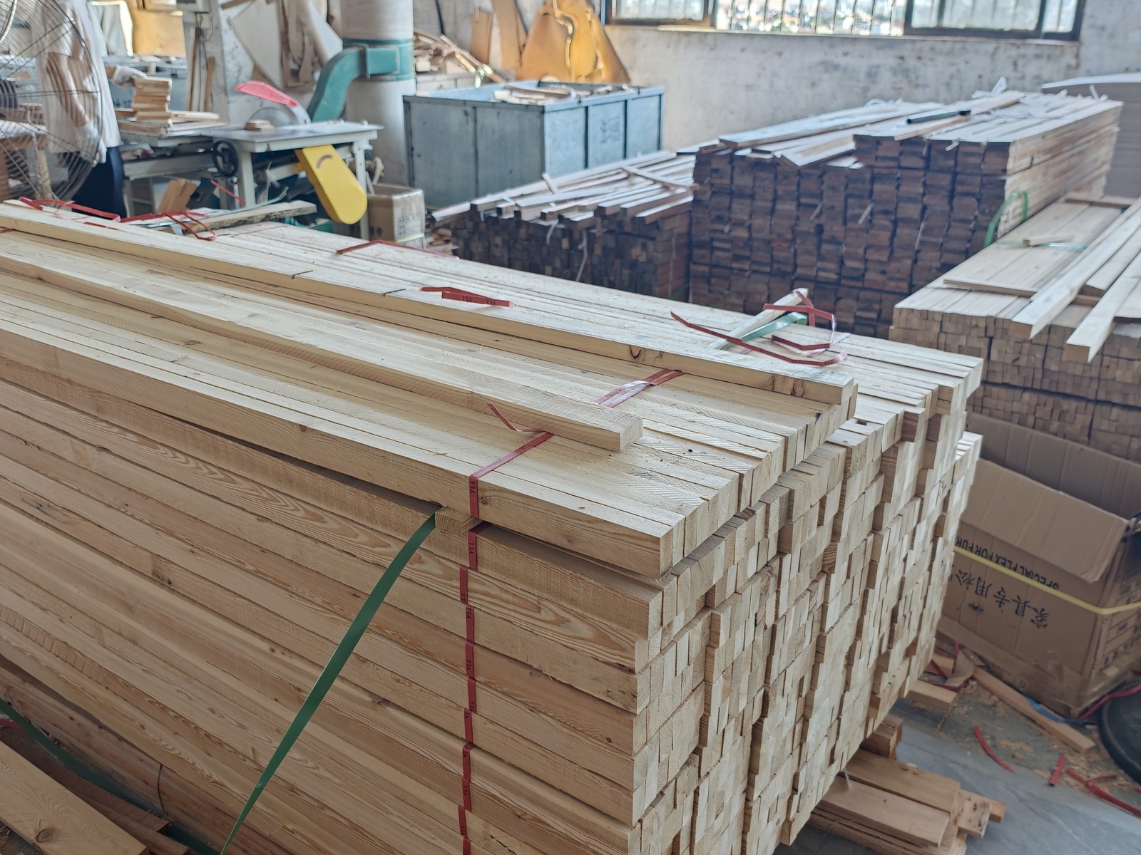 ATTICO CASA wood stock and framing workshop in Foshan