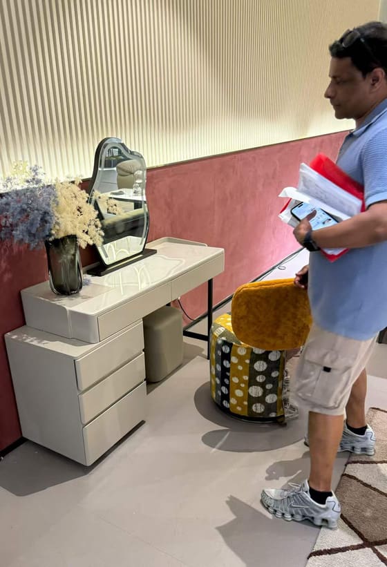 Customer Stores & Showrooms — photo 1