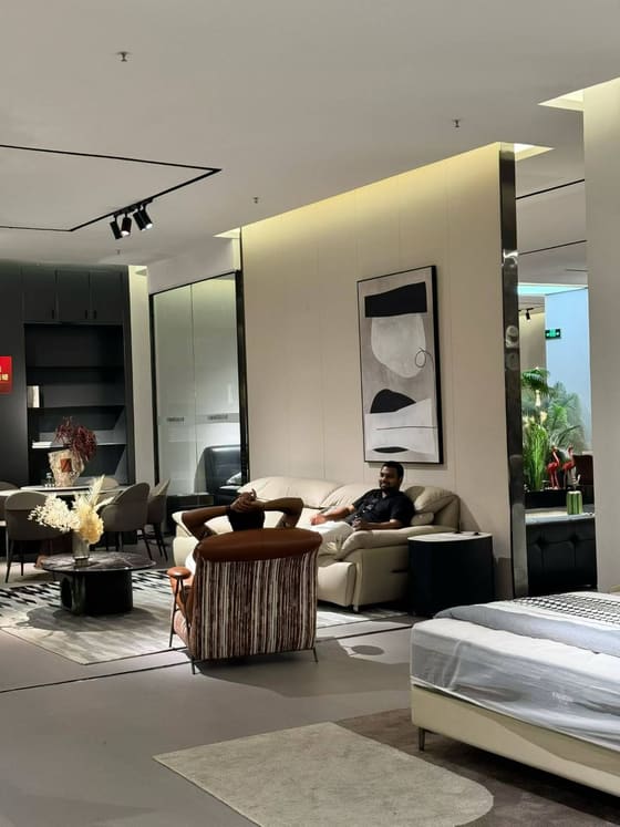 Customer Stores & Showrooms — photo 15