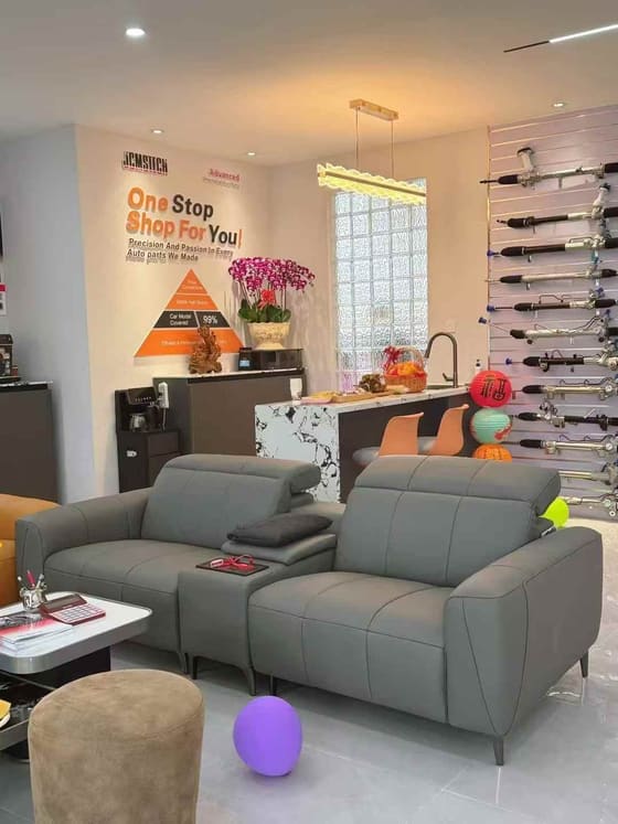 Customer Stores & Showrooms — photo 27