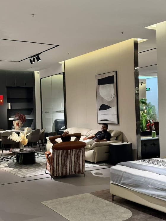 Customer Stores & Showrooms — photo 54