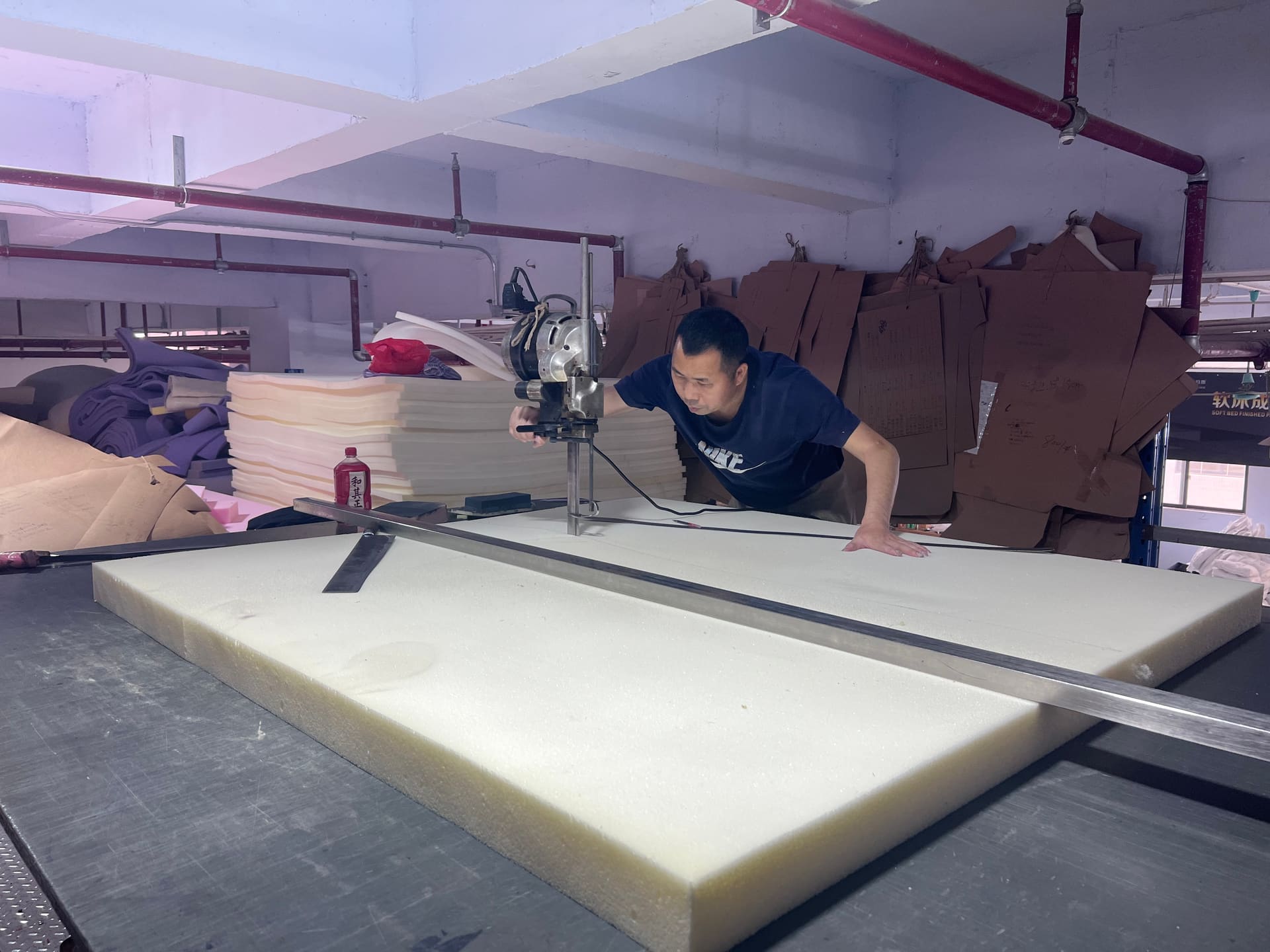 High-resilience foam precision cutting