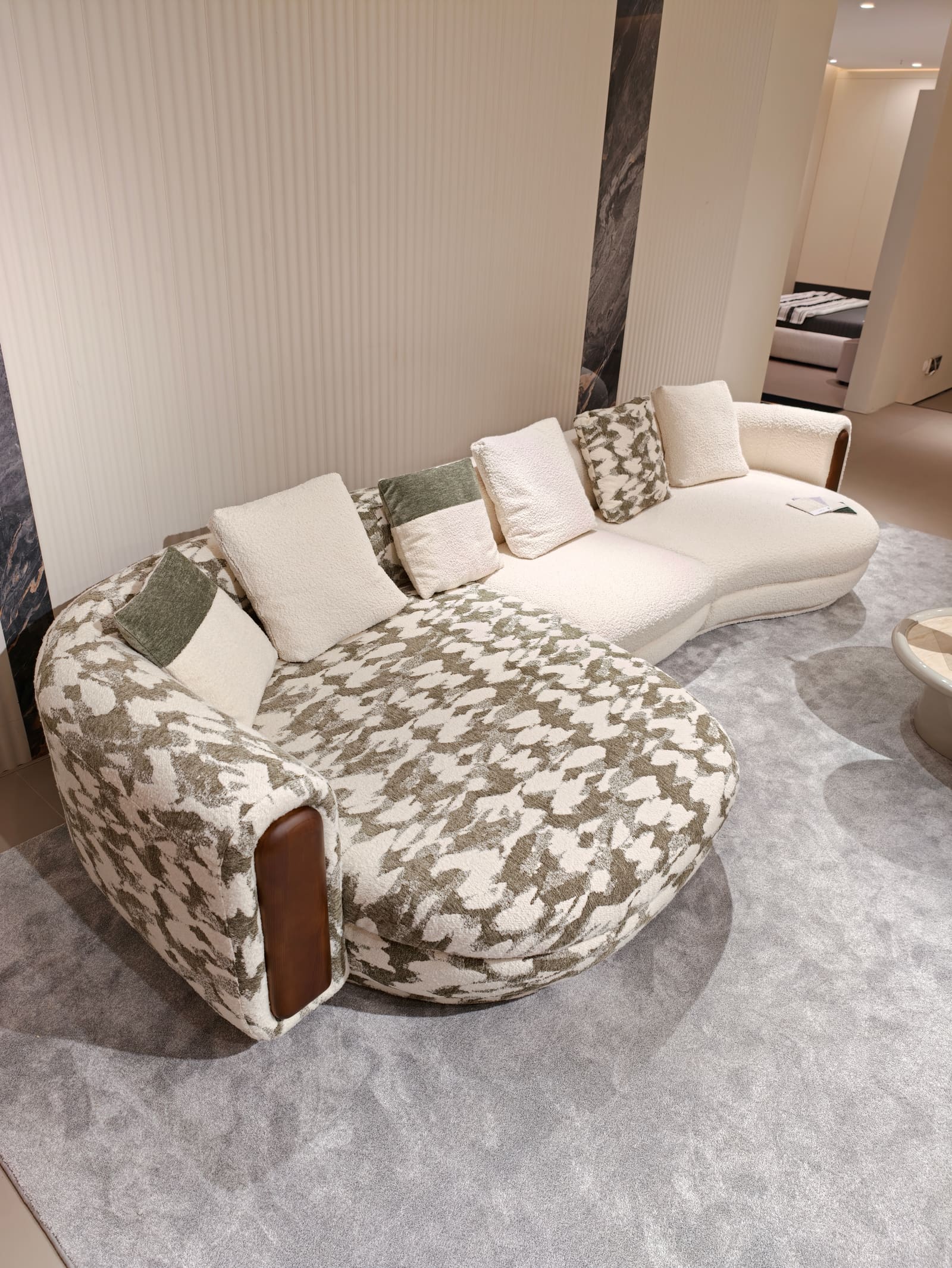 5012 Curved Cream Boucle Modular Sectional Sofa 6