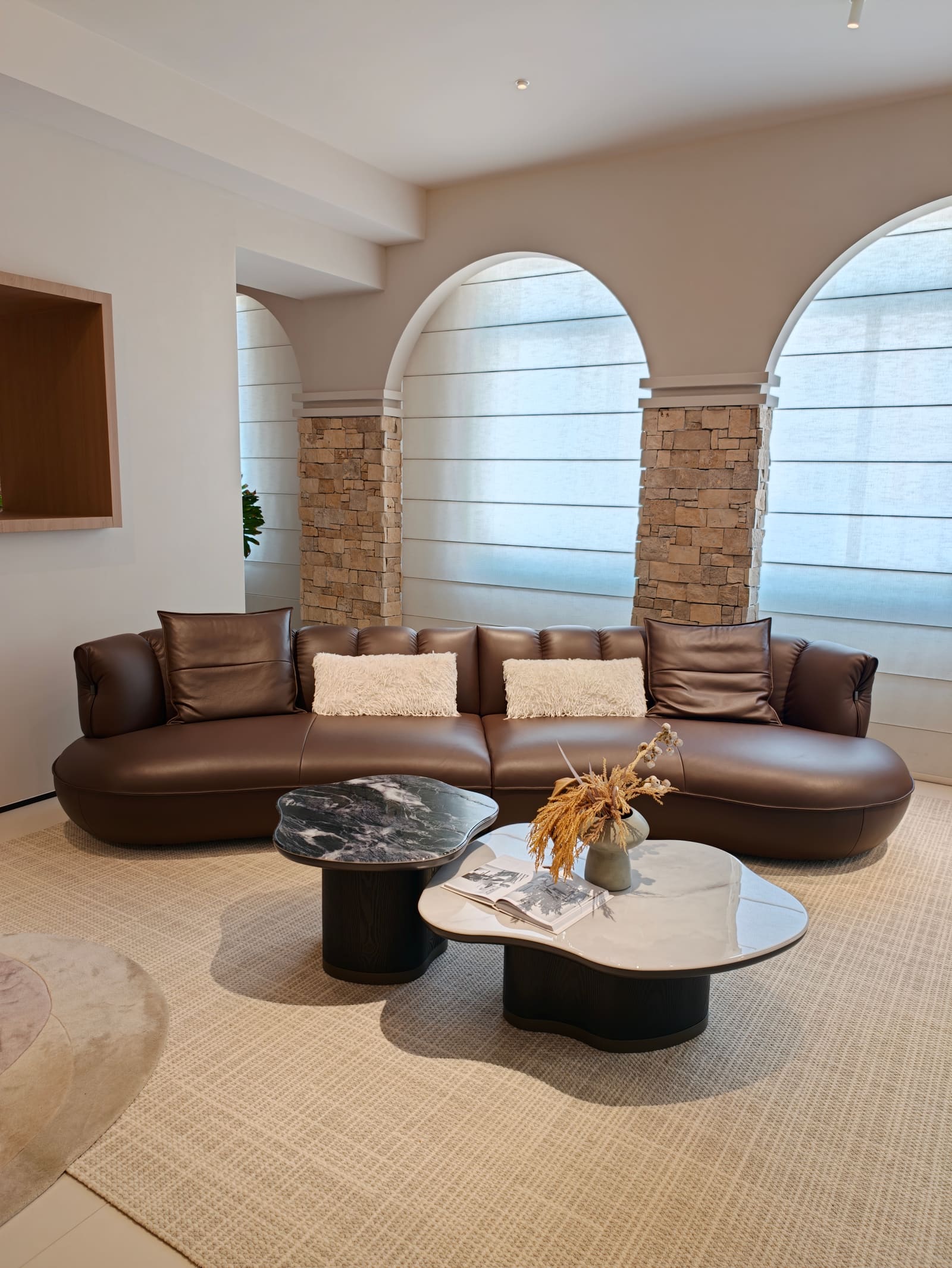 Curved Top-Grain Leather Sectional Sofa with Chaise HD2413B 7