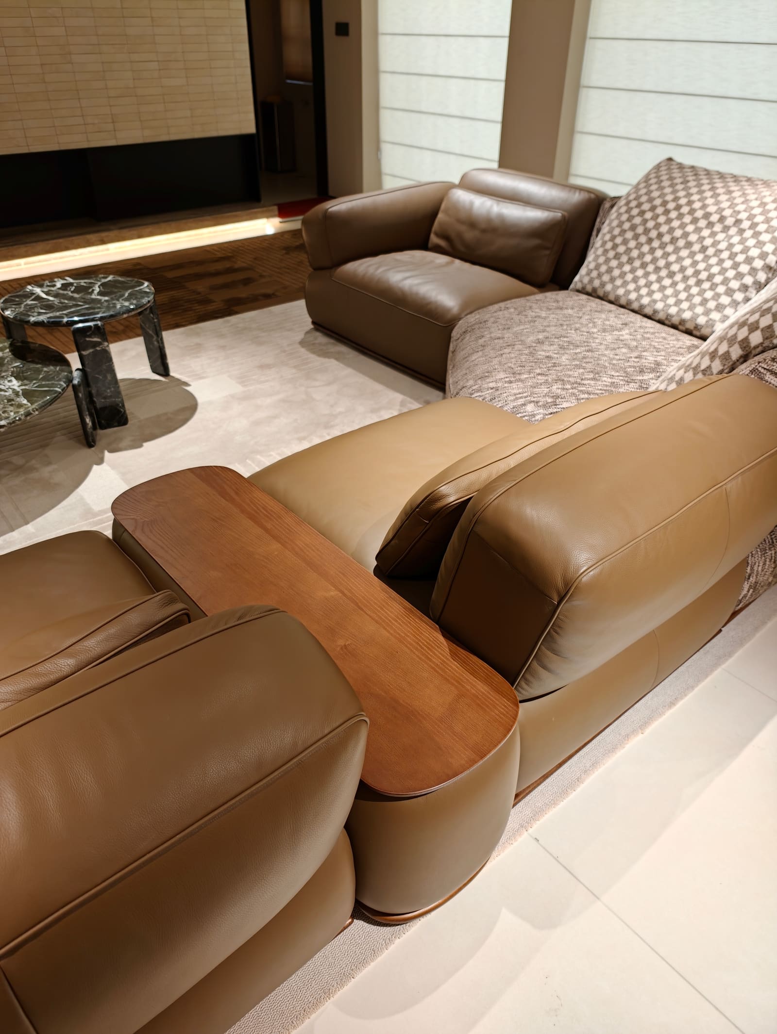Large Curved Modular Leather Sofa with Corner and Side Cabinet HD2450 6