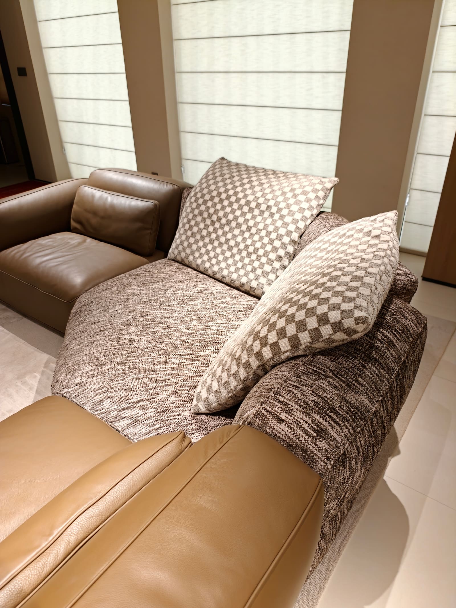Large Curved Modular Leather Sofa with Corner and Side Cabinet HD2450 7