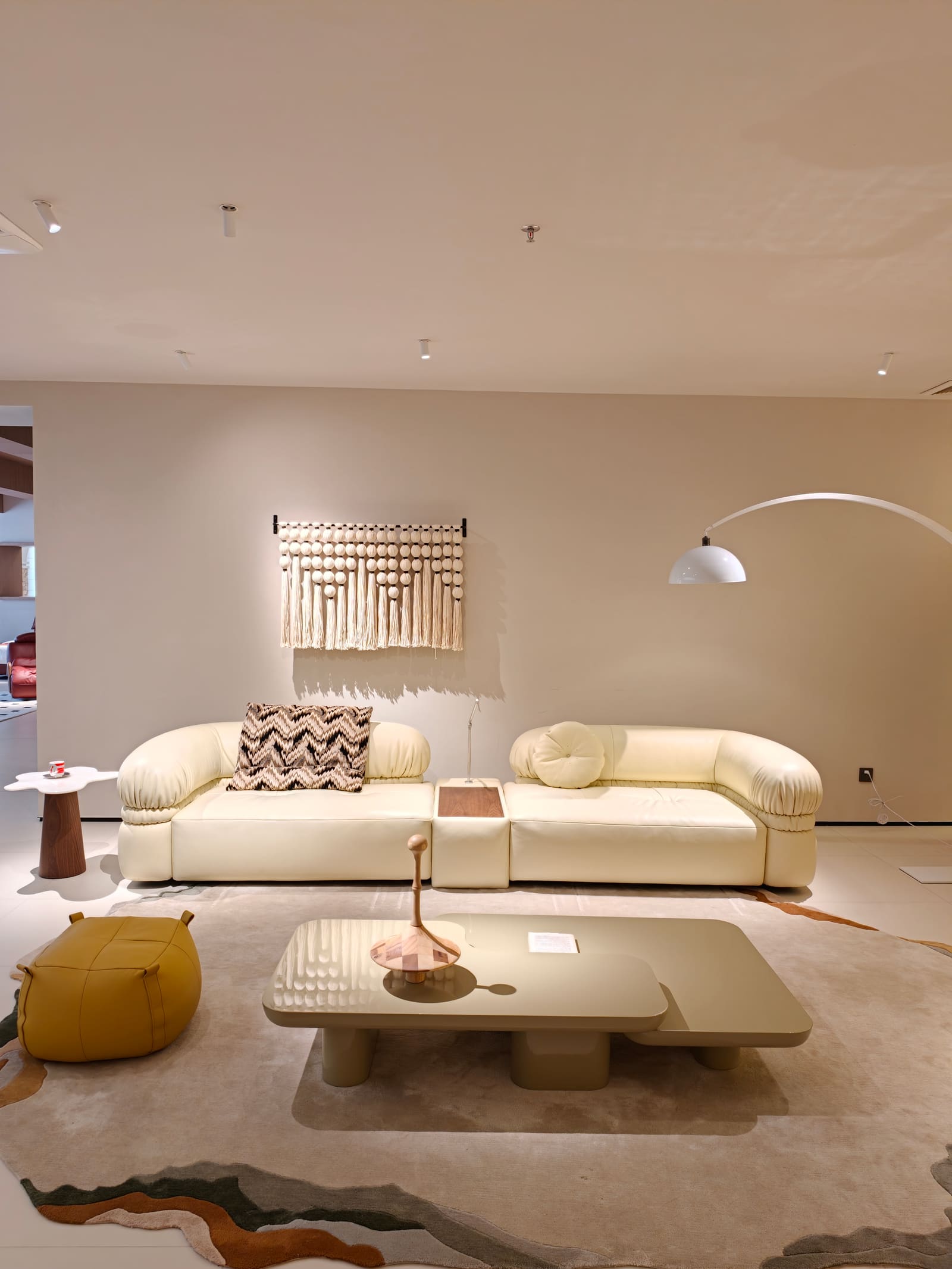 Luxury Top-Grain Leather Two-Piece Sofa with Center Cabinet HD2452 5