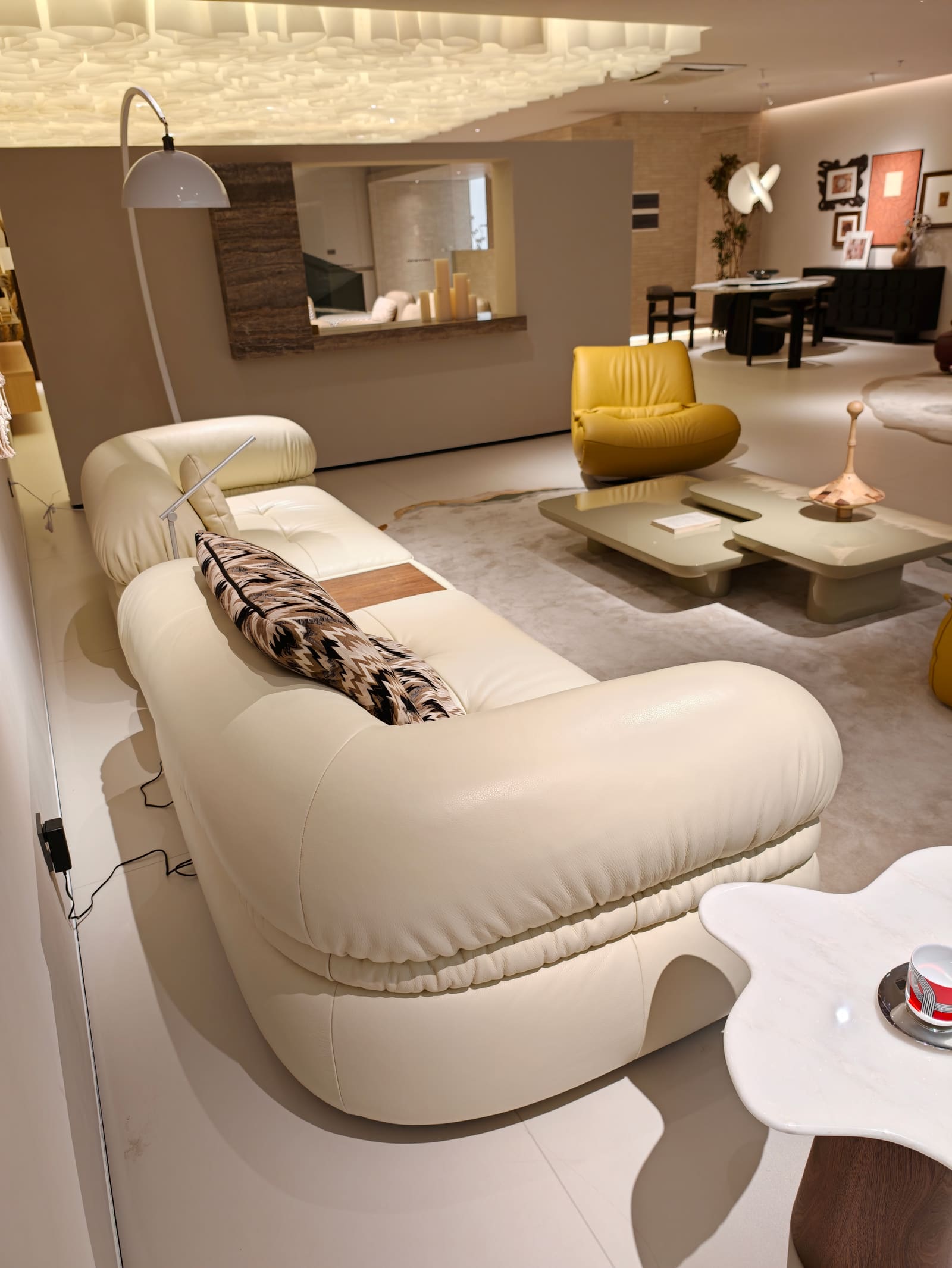 Luxury Top-Grain Leather Two-Piece Sofa with Center Cabinet HD2452 6
