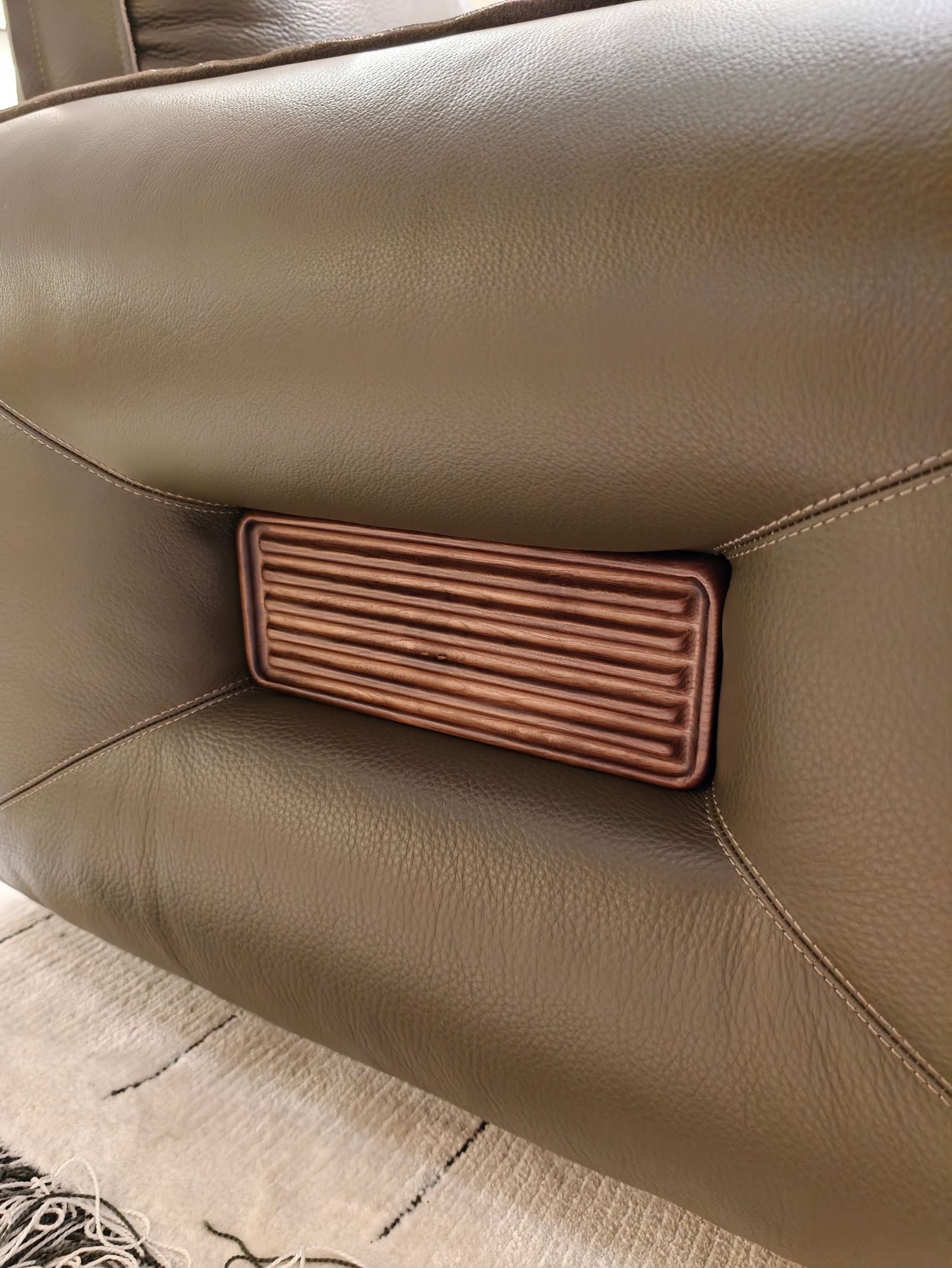 Compact Modular Top-Grain Leather Sofa with Chaise and Cabinet HD2456 7