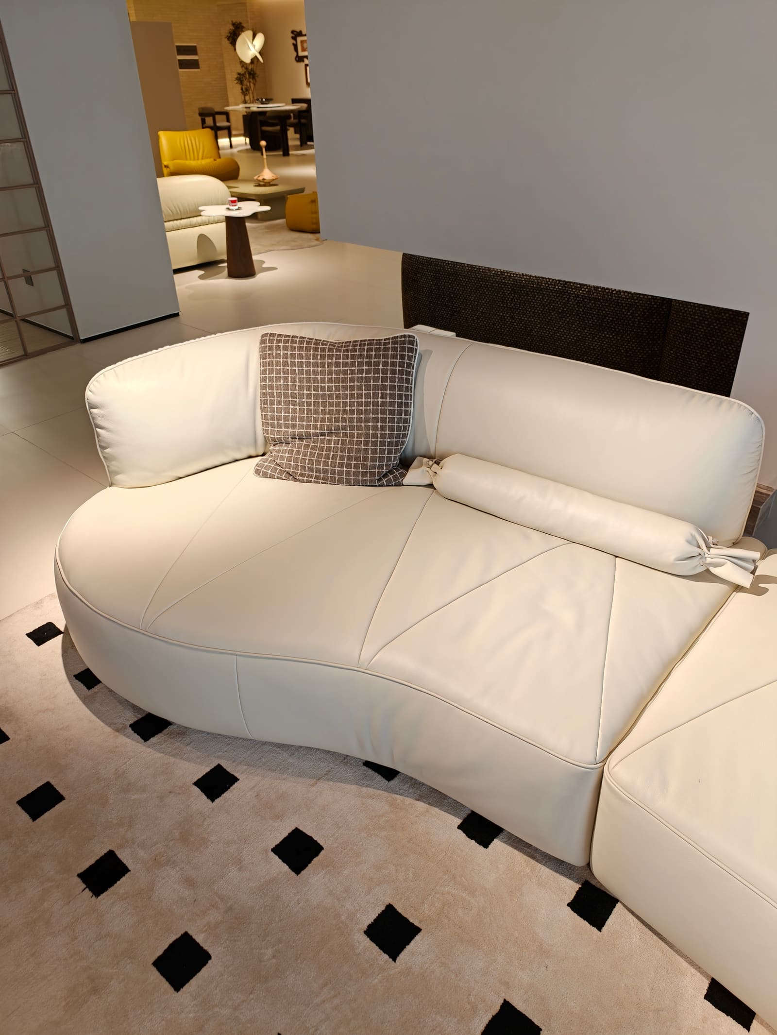 Curved Top-Grain Leather Sectional Sofa with Chaise and Footstool HD2459 9